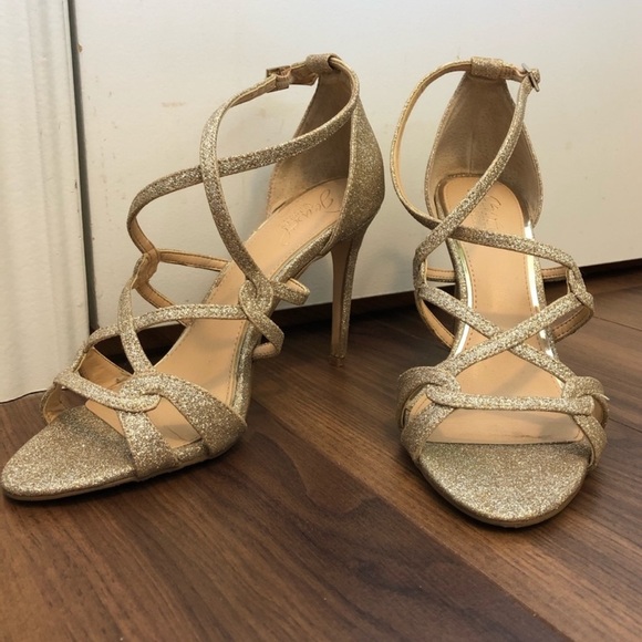 NWOT Gold Sparkle Crisscross Strap Jewels by Badgley Mischka Heels - Picture 2 of 10